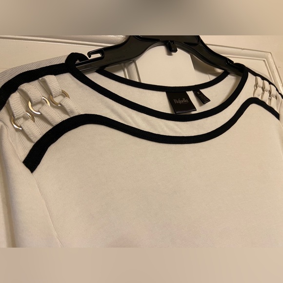 Rafaella Medium Scoop Neck Womens Top with Bell Sleeves - Picture 2 of 7